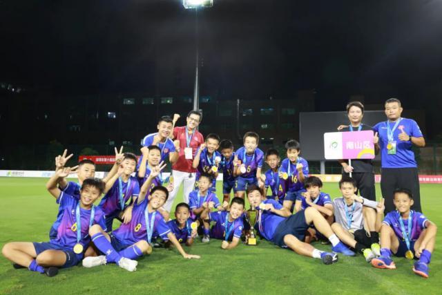  草根球队圆梦记，业余选手击败职业队