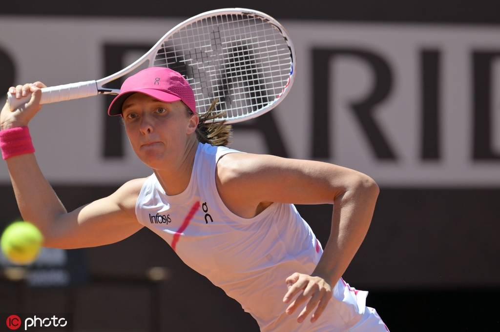  斯维亚特克卫冕成功，法网女单三连冠