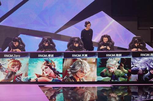  顶级战队会师决赛点燃电竞激情