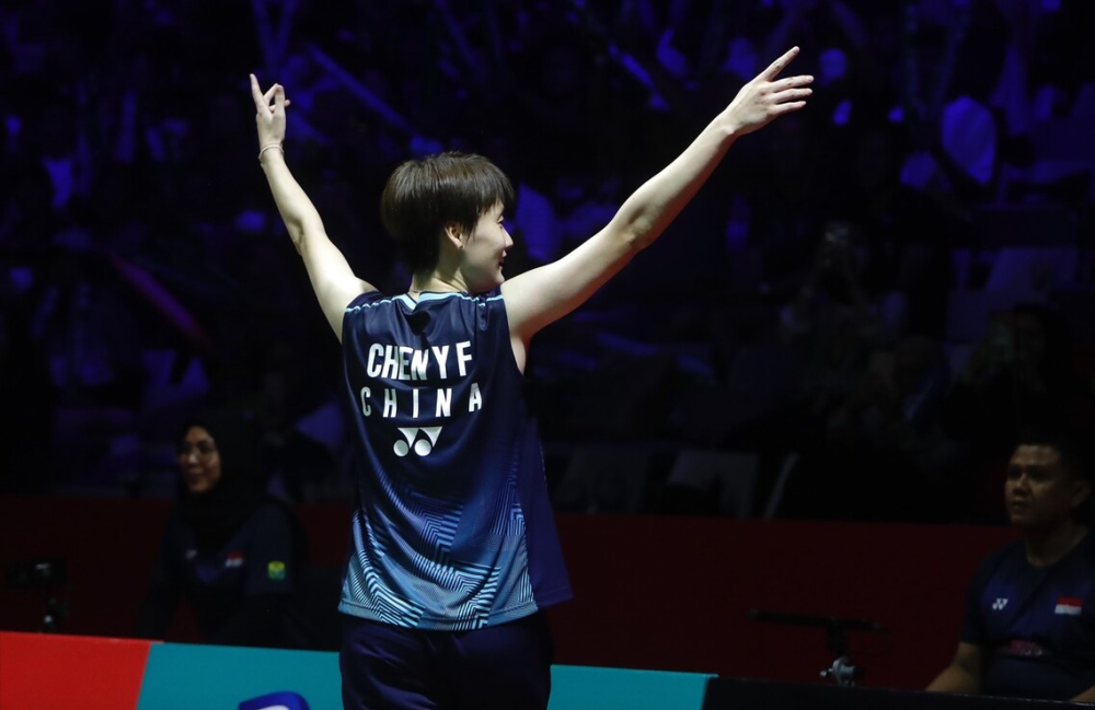  兹维列夫底线相持，力克劲敌斩获柏林站