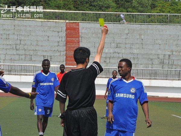  电竞裁判严格执法保障赛事公平